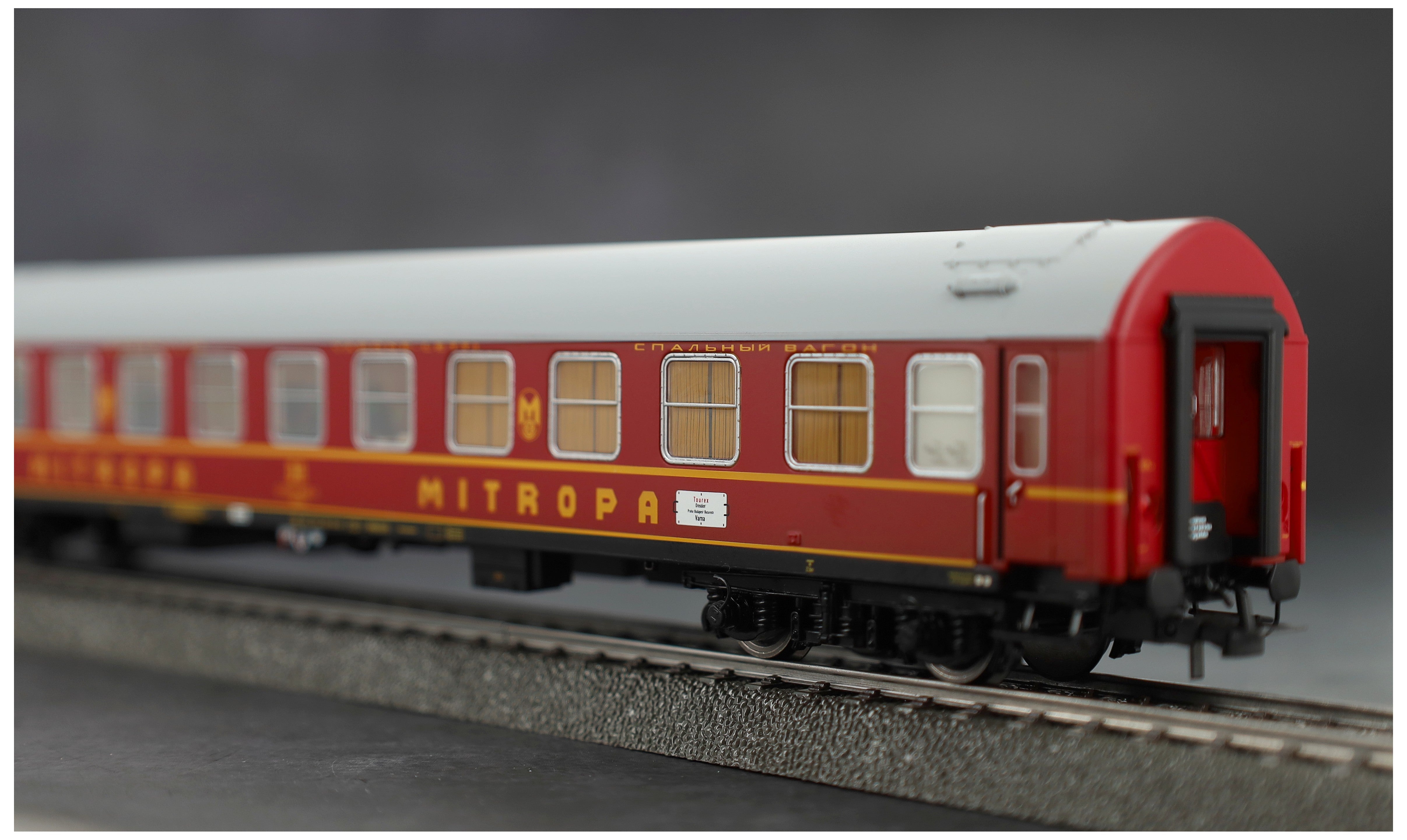 Rivarossi HR4379: A comprehensive overview of the 4-part passenger