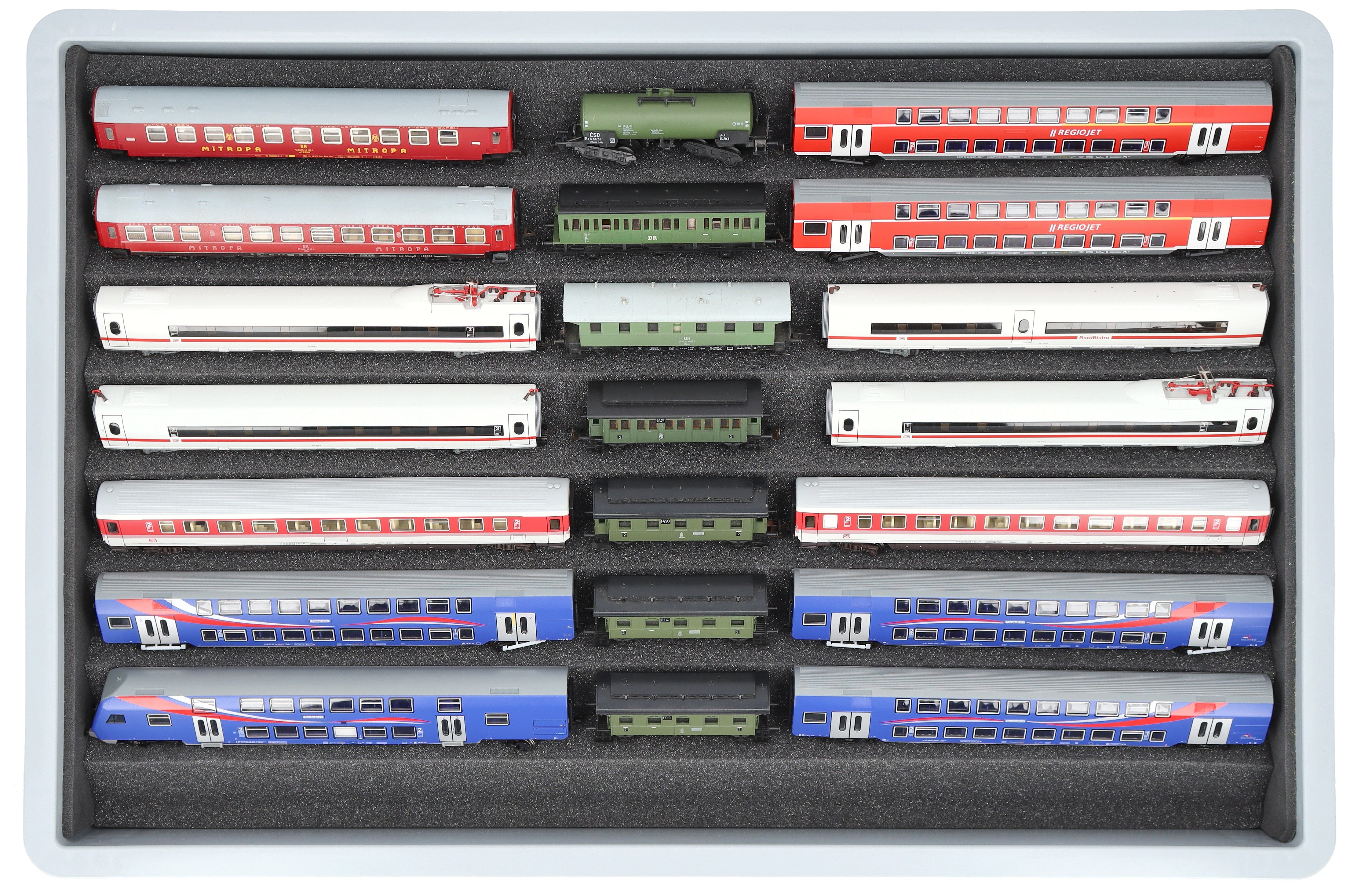 Feldherr Eurobox 60 x 40 cm Coffret pour modélisme ferroviaire - échelle TT - 9 compartiments - insert mousse pour rangement vertical - solution compacte pour locomotives et wagons Feldherr Eurobox 60 x 40 cm Coffret pour modélisme ferroviaire - échelle TT - 9 compartiments - insert mousse pour rangement vertical - solution compacte pour locomotives et wagons